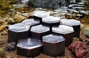 Sculptures en céramique inspirées des orgues basaltiques