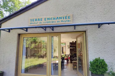 Cruche torsadée en grès